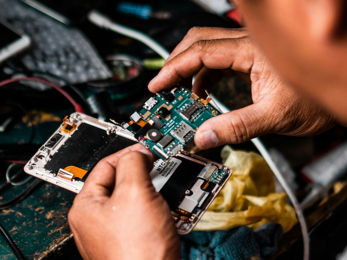 Phone on the repair bench